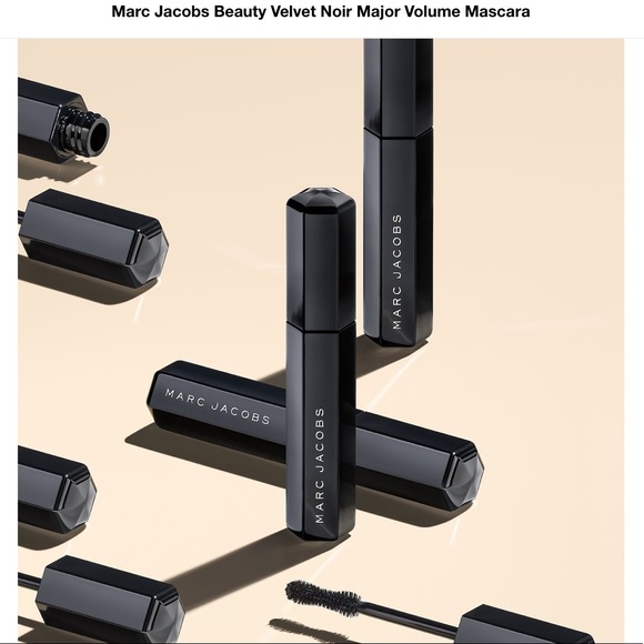 Marc Jacobs Velvet Noir Major Volume Mascara - Picture 6 of 15